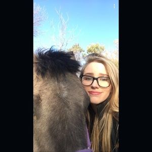 Meet your Posher, Cecilia